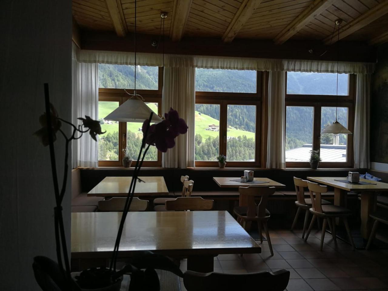 Hotel Gasthaus Weisskugel Malles Venosta Exteriér fotografie
