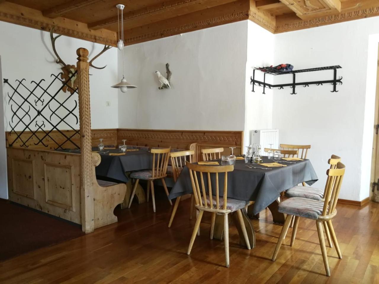 Hotel Gasthaus Weisskugel Malles Venosta Exteriér fotografie