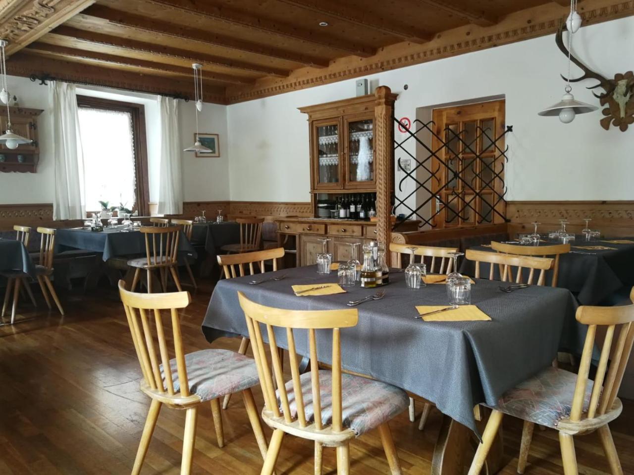 Hotel Gasthaus Weisskugel Malles Venosta Exteriér fotografie