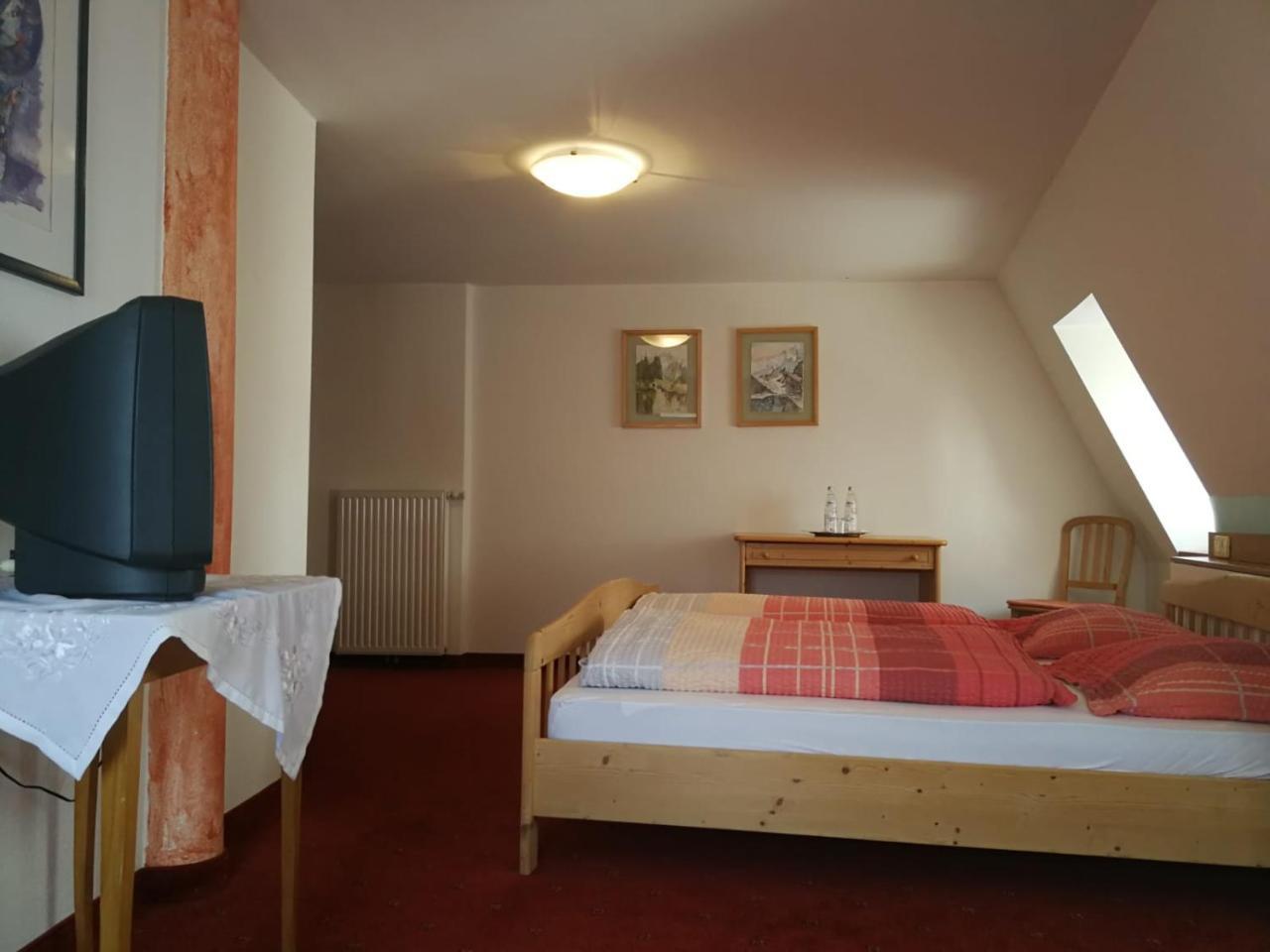 Hotel Gasthaus Weisskugel Malles Venosta Exteriér fotografie