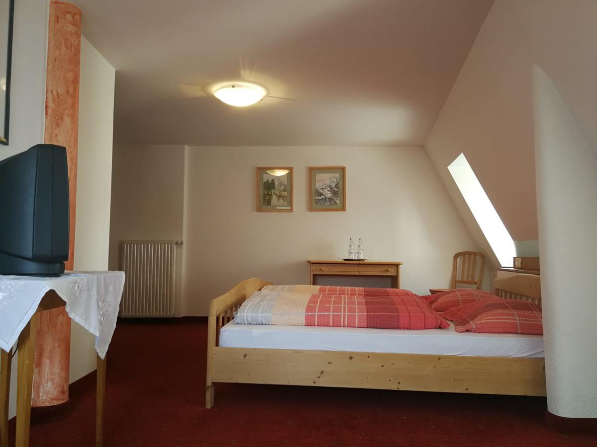 Hotel Gasthaus Weisskugel Malles Venosta Exteriér fotografie