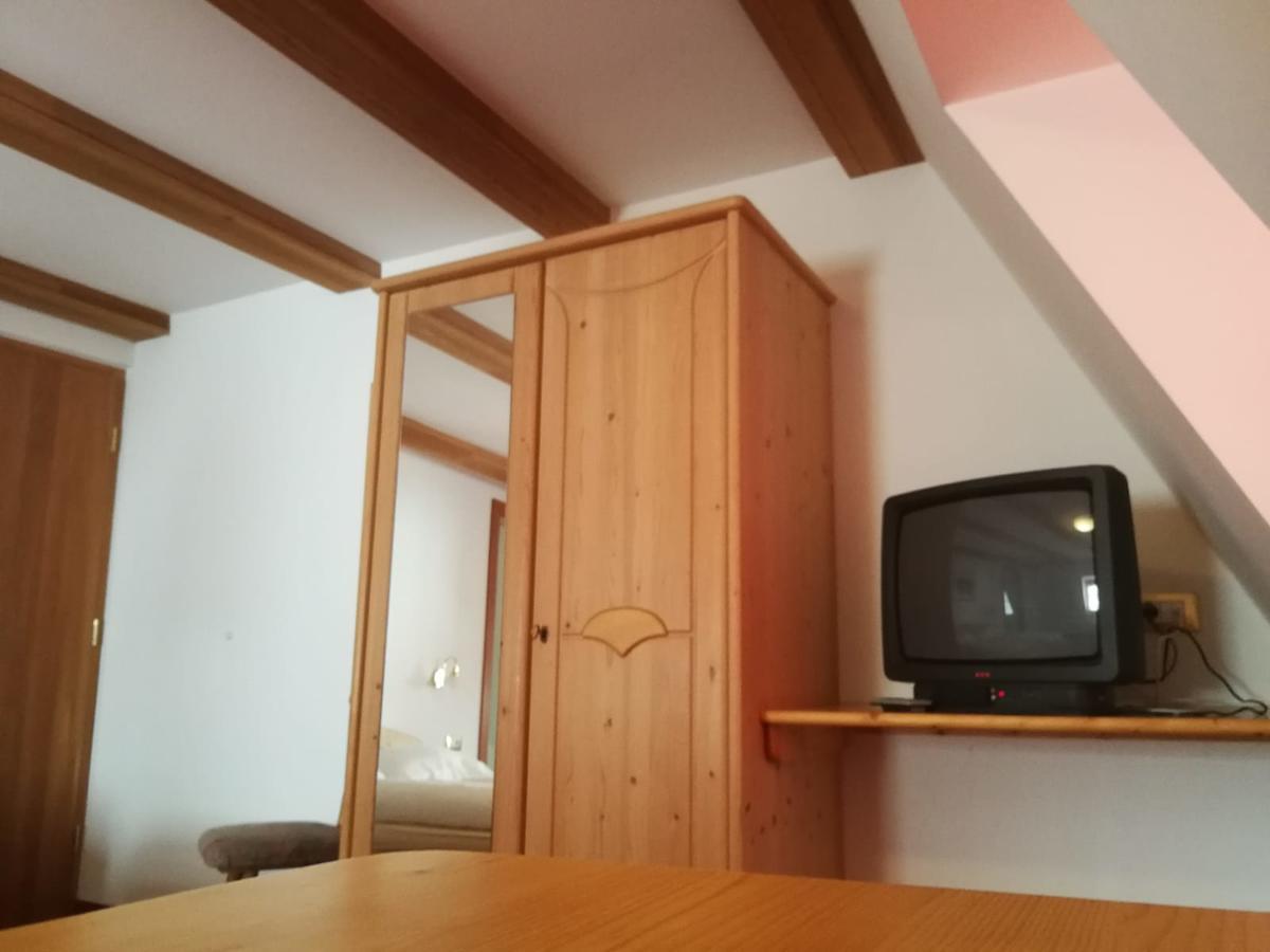 Hotel Gasthaus Weisskugel Malles Venosta Exteriér fotografie