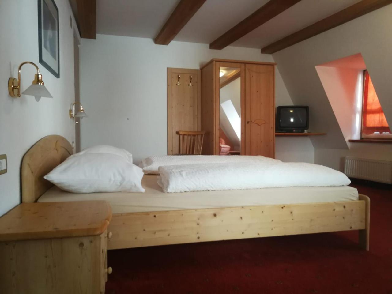 Hotel Gasthaus Weisskugel Malles Venosta Exteriér fotografie