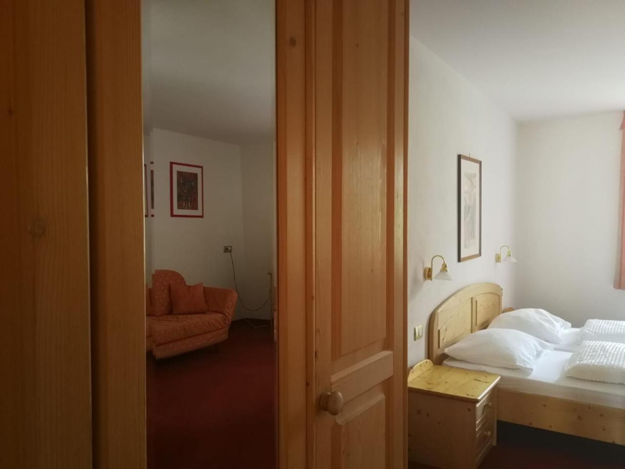 Hotel Gasthaus Weisskugel Malles Venosta Exteriér fotografie