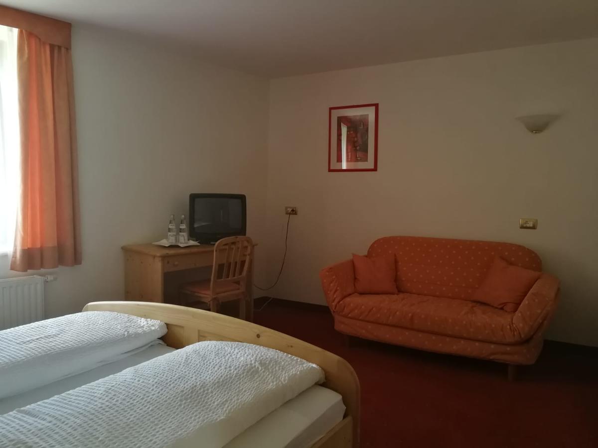 Hotel Gasthaus Weisskugel Malles Venosta Exteriér fotografie