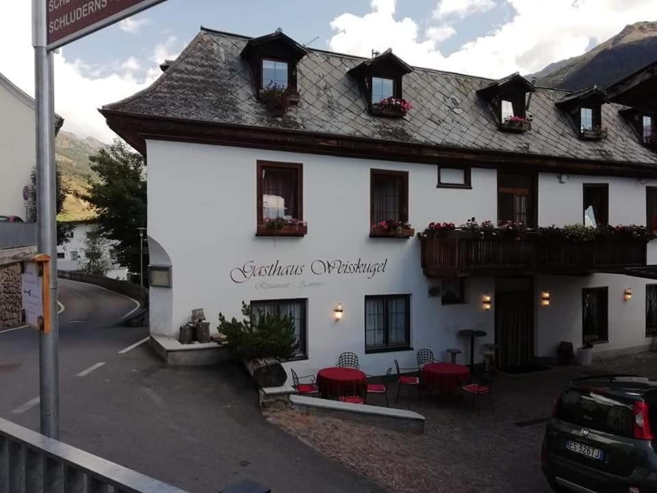 Hotel Gasthaus Weisskugel Malles Venosta Exteriér fotografie